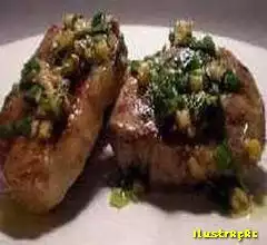 Fil&eacute; Su&iacute;no ao Gengibre e Uvas, Ingredientes do Fil&eacute; Su&iacute;no - 8 Medalh&otilde;es de fil&eacute; su&iacute;no (cerca de 500g), 1 Dente de alho amassado