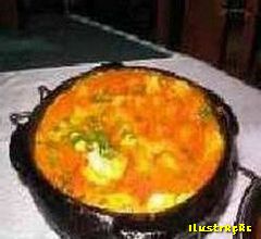 Moqueca Carioca, Ingredientes de Moqueca Carioca - 8 a 10 Camar&otilde;es gra&uacute;dos descascados, 300g De peixe limpo de carne firme, Cabe&ccedil;a e espinha de peixe